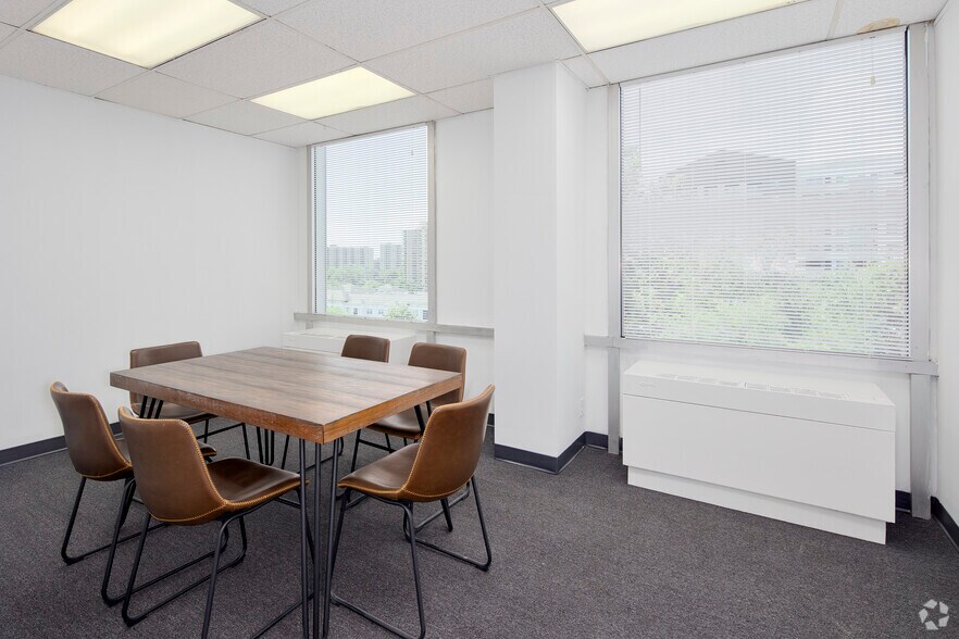 More Photos Of 205 S Whiting St, Alexandria Medical For Lease