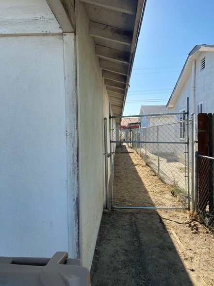 More Photos Of 506 Eye St, Bakersfield Warehouse For Sale