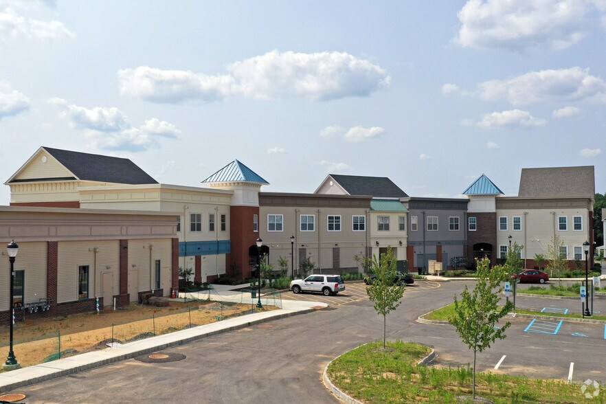 More Photos Of 90-105 Saddle Way, Chesterfield Apartments For Lease