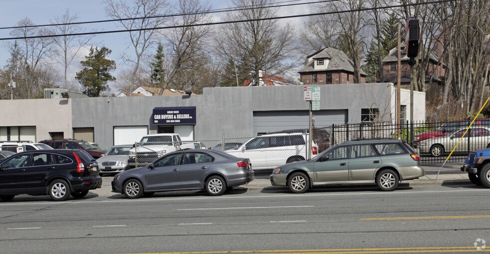 More Photos Of 195 Northern Blvd, Great Neck Auto Dealership For Lease