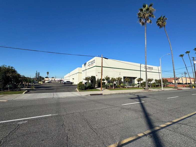 More Photos Of 18037 S Broadway St, Carson Distribution For Lease