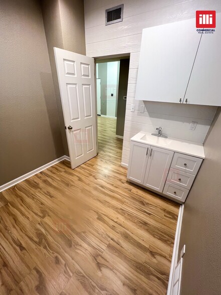 More Photos Of 10718 White Oak Ave, Granada Hills Medical For Lease