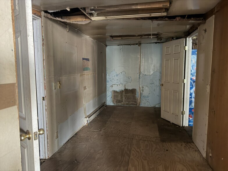 More Photos Of 870 S Miami St, West Milton Flex For Sale