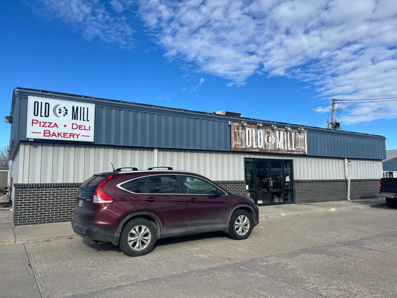 Primary Photo Of 704 E C St, Valentine Restaurant For Sale