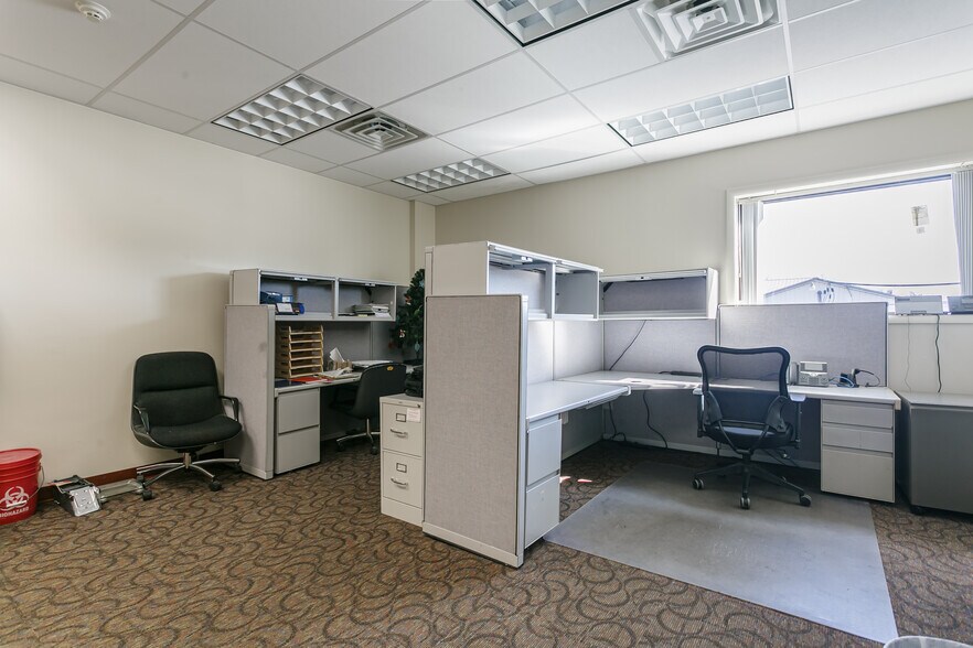 More Photos Of 636 W Washington St, Geneva Office For Sale
