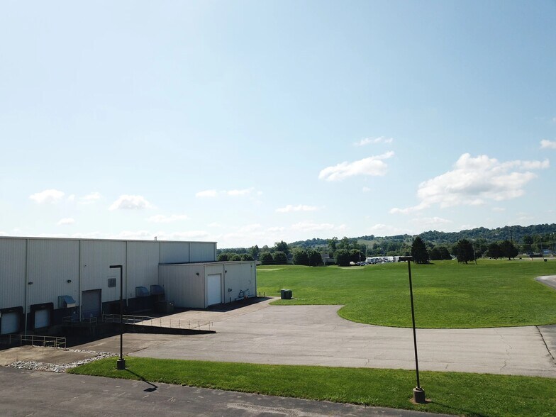 More Photos Of 901 E Main St, Warsaw Warehouse For Lease