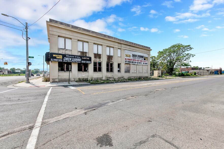 More Photos Of 9137 Linwood St, Detroit Parking Garage For Sale