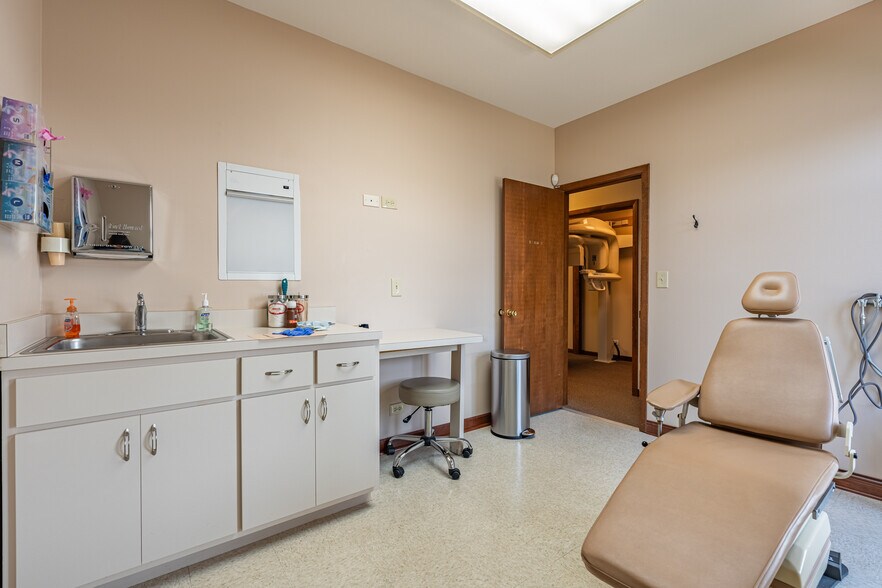 More Photos Of 302 N Hammes Ave, Joliet Medical For Lease