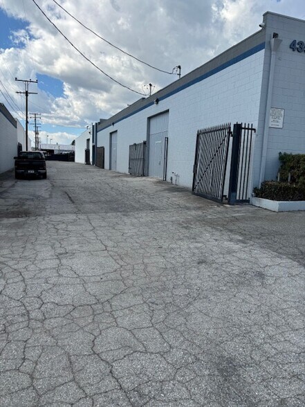 More Photos Of 4355-4357 Rowland Ave, El Monte Manufacturing For Lease