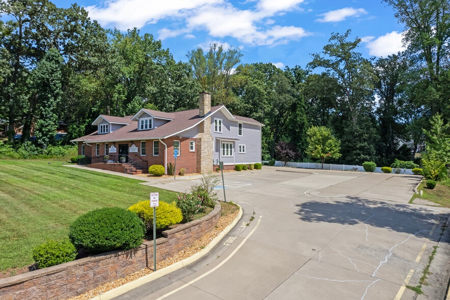 More Photos Of 412 Cambridge St, Fredericksburg Medical For Lease