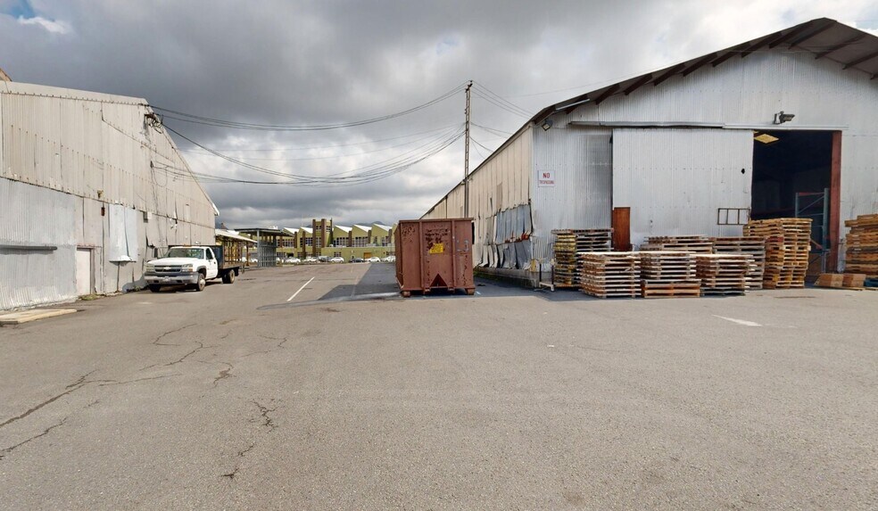More Photos Of 660 N Nimitz Hwy, Honolulu Distribution For Lease