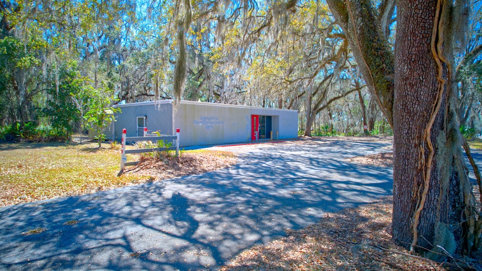 More Photos Of 629 S Broad St, Brooksville Office For Sale