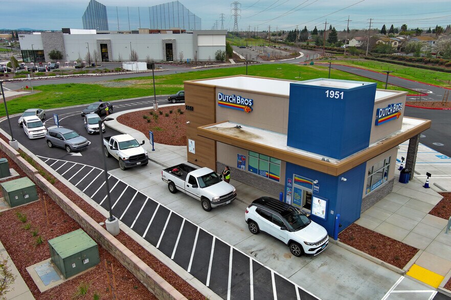 Primary Photo Of 1951 Freedom Way, Roseville Fast Food For Sale