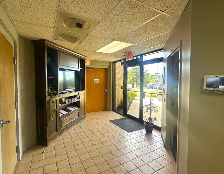 More Photos Of 1195 E Alex-Bell Rd, Centerville Office For Sale