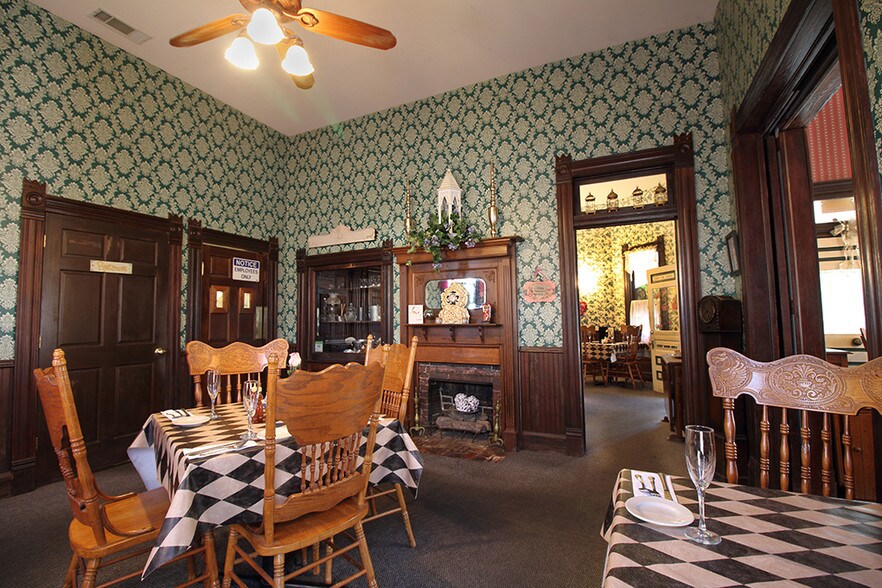 More Photos Of 814 Water St, Waxahachie Restaurant For Sale