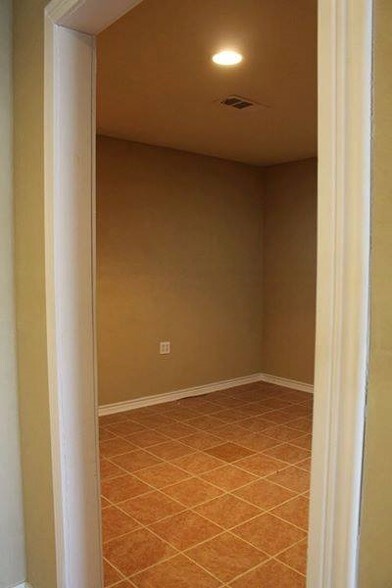 More Photos Of 2004-2006 Jacksonville Dr, Henderson Freestanding For Sale