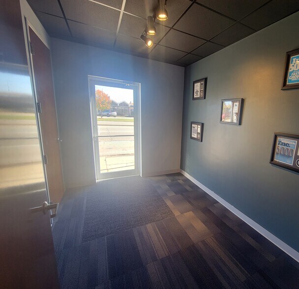 More Photos Of 5642 N 2nd St, Loves Park Office For Sale