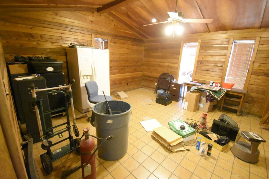 More Photos Of 630 Kentucky St, South Houston Office For Sale