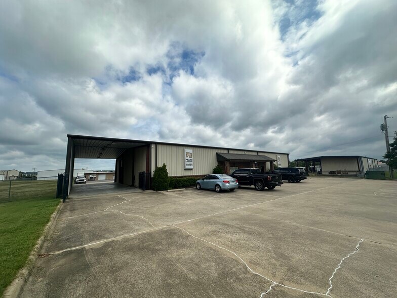 More Photos Of 980 Runway Dr, Conway Warehouse For Sale