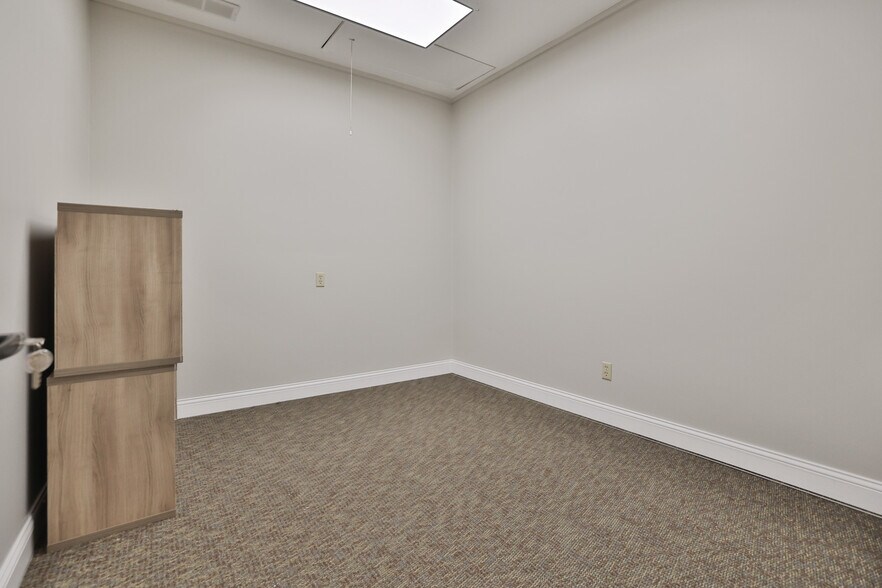 More Photos Of 340 S Fillmore St, Edwardsville Office For Lease