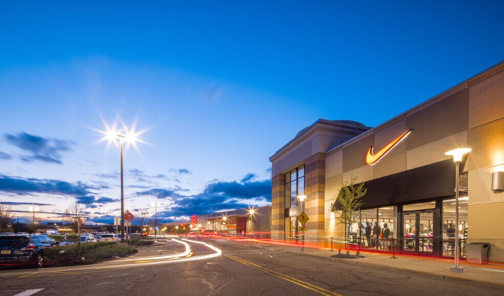 More Photos Of 1 Bergen Town Ctr, Paramus General Retail For Lease