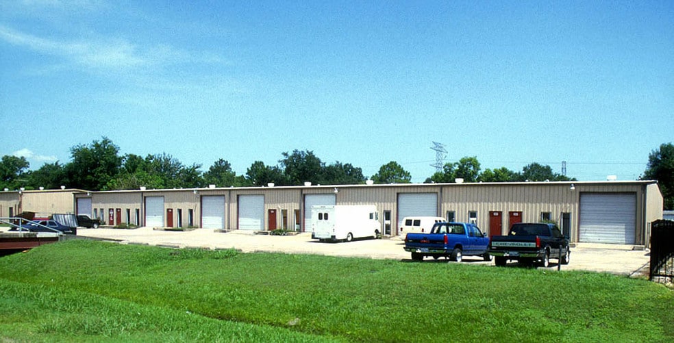 Primary Photo Of 9050 Emnora Ln, Houston Warehouse For Lease