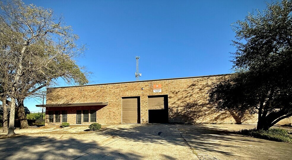 More Photos Of 21755 I45 N, Spring Showroom For Lease