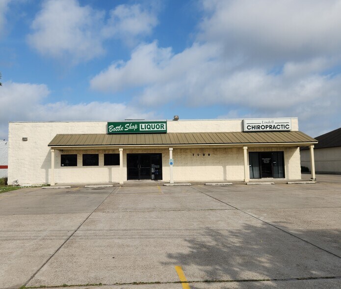 More Photos Of 7109 S Staples St, Corpus Christi General Retail For Sale