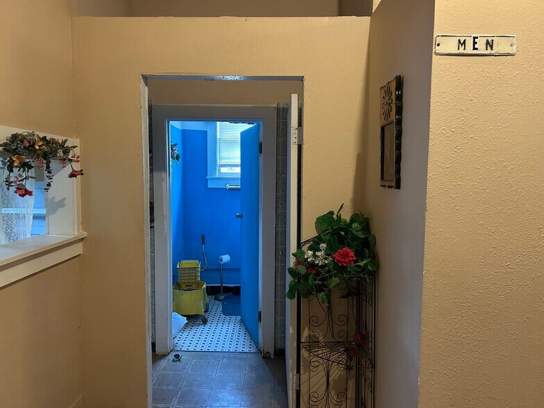 More Photos Of 1107 Spring St, Hot Springs Flex For Lease