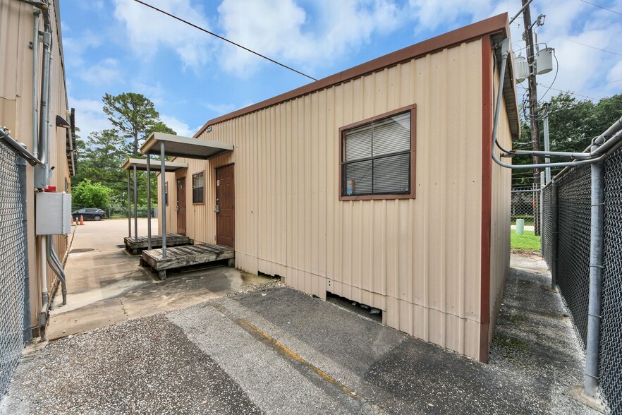 More Photos Of 10814 Woodedge Dr, Houston Warehouse For Sale