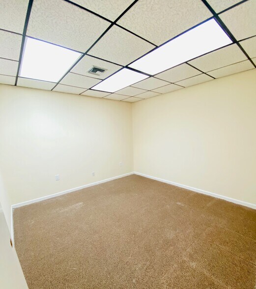 More Photos Of 13201-13207 NE 16th Ave, North Miami Office For Lease