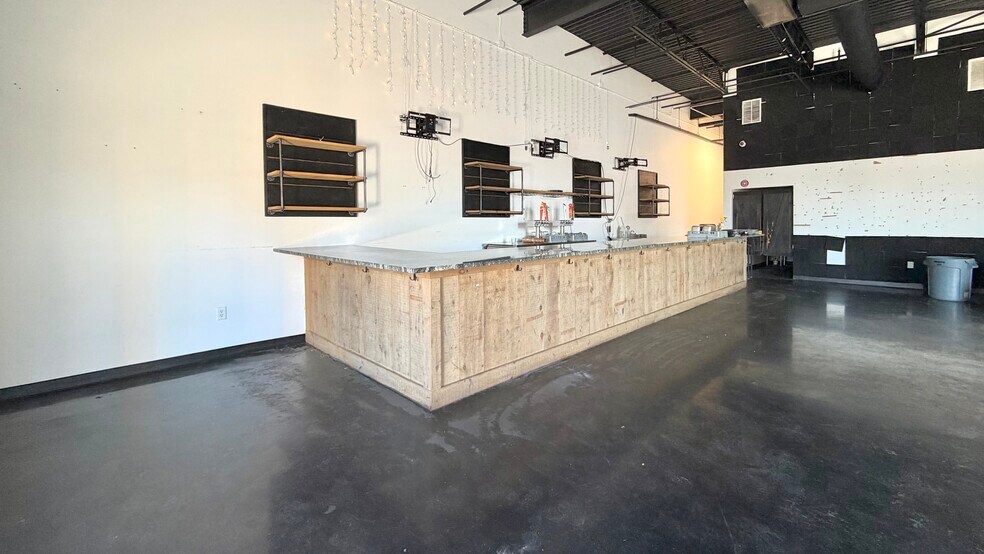 More Photos Of 322 W Main St, Blue Ridge Religious Facility For Lease