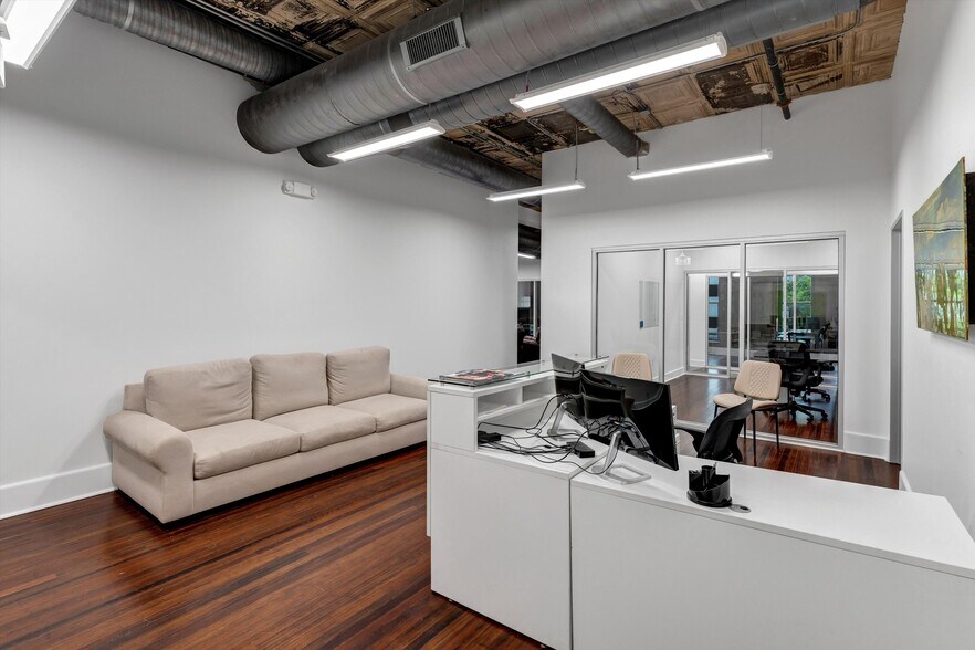 More Photos Of 901 Houston St, Fort Worth Office For Lease