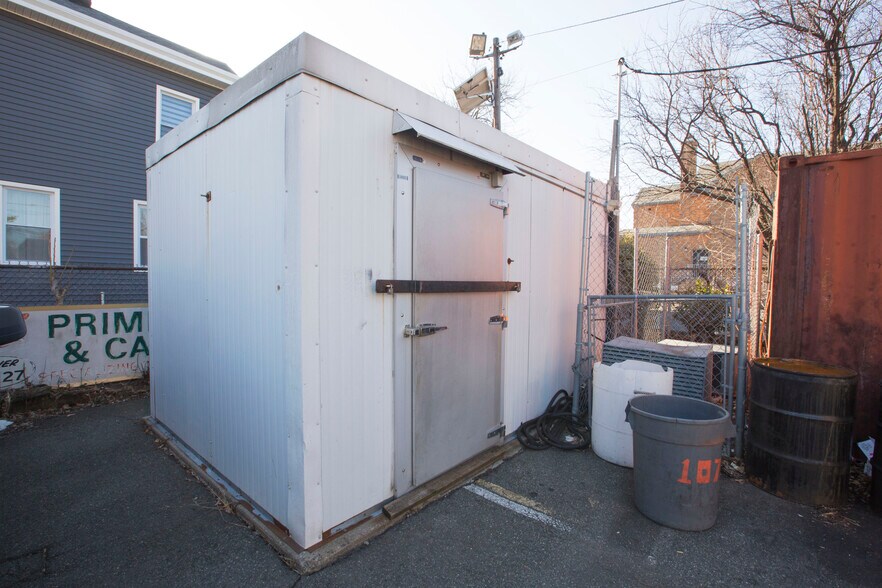 More Photos Of 49 Franklin St, Belleville General Retail For Sale