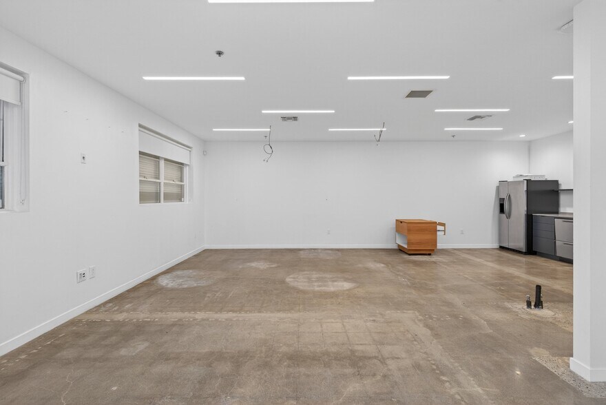 More Photos Of 1322-1326 Obispo Ave, Long Beach Warehouse For Lease