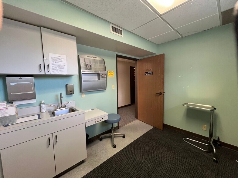 More Photos Of 10850 Baroque Ln, San Diego Medical For Lease