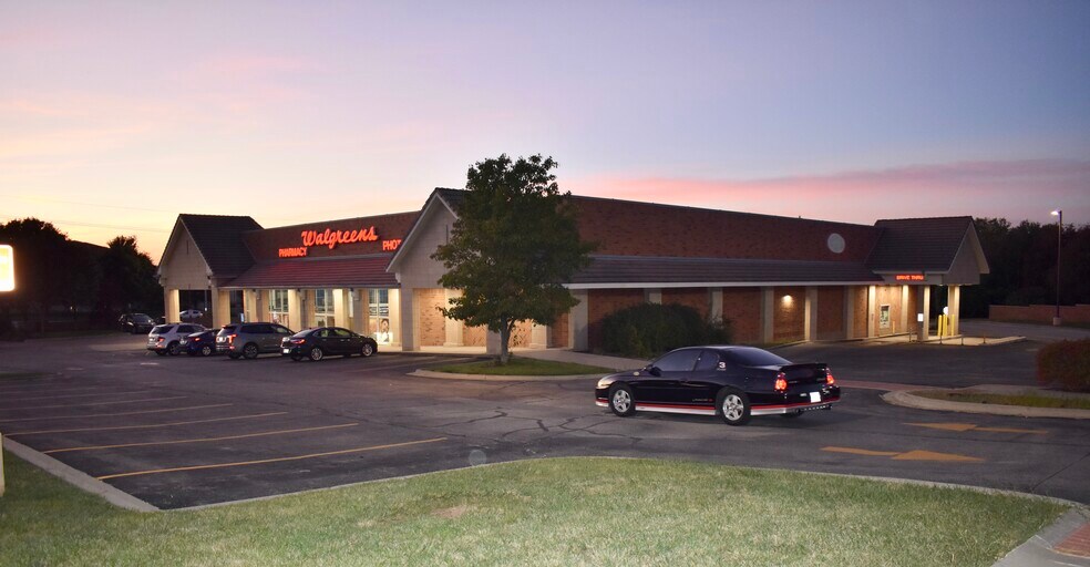 More Photos Of 13440-13456 W 127th St, Overland Park Unknown For Lease