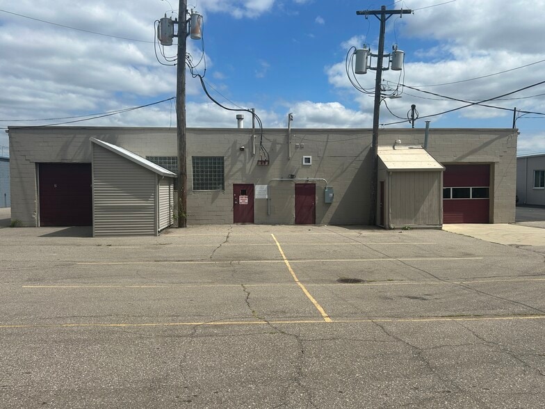 More Photos Of 26051 Dequindre Rd, Madison Heights Warehouse For Sale