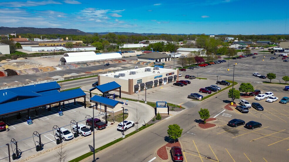 More Photos Of 1035 Frontenac Dr, Winona Storefront For Sale