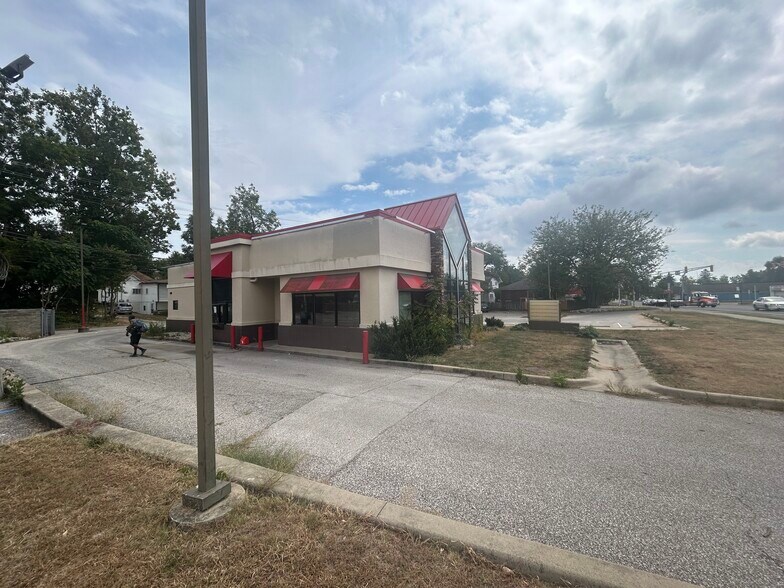 More Photos Of 535 S Walnut St, Bloomington Fast Food For Sale