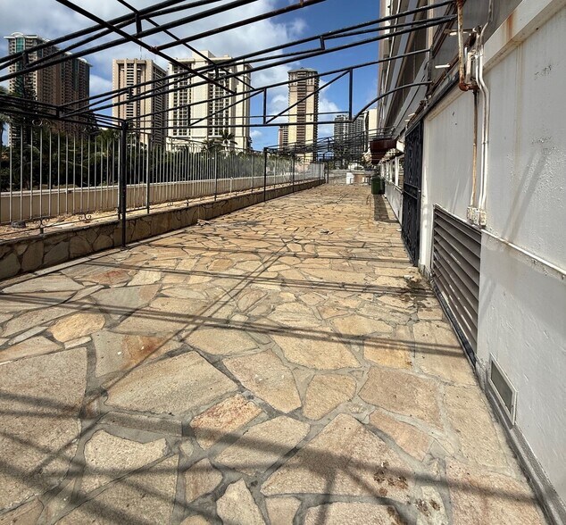 More Photos Of 1920 Ala Moana Blvd, Honolulu Hotel For Lease