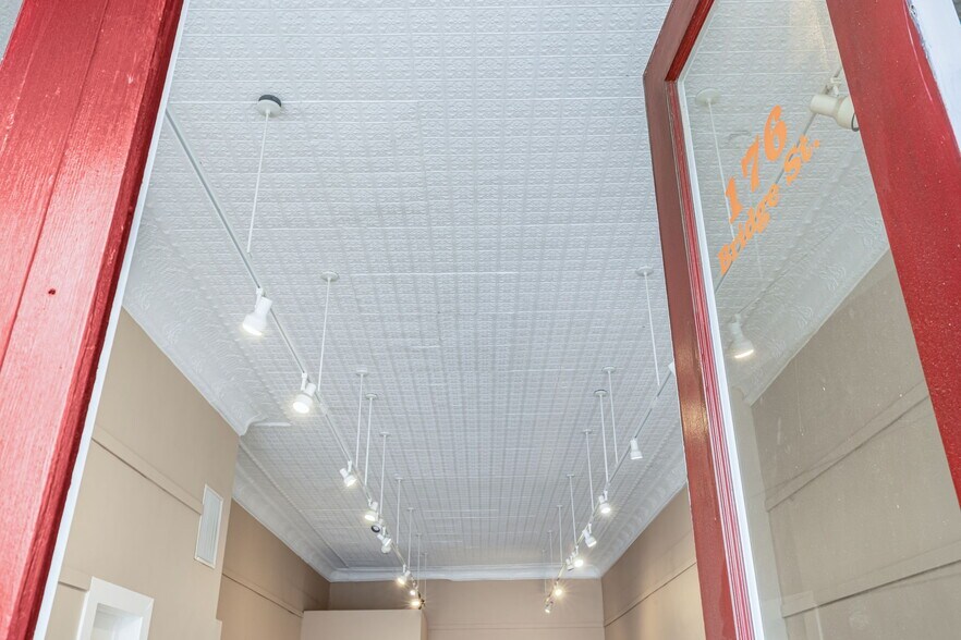 More Photos Of 24 #3 South Andrews Ave, Hot Springs Office For Sale