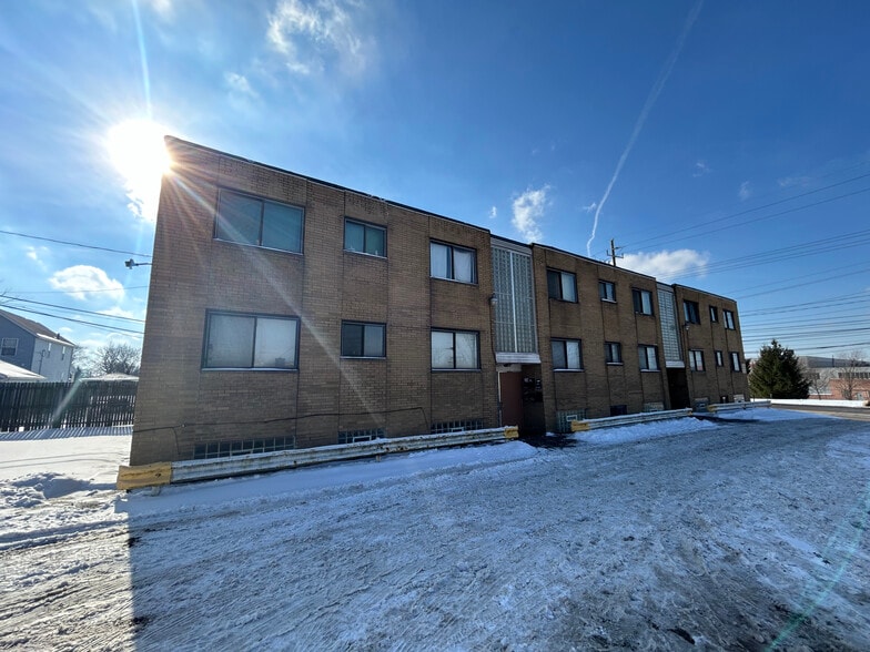 More Photos Of 4467 Lee Rd, Cleveland Apartments For Sale