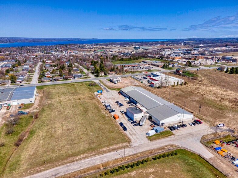 More Photos Of 1104 7th St E, Owen Sound Department Store For Lease