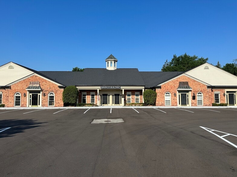 More Photos Of 46401 Romeo Plank Rd, Macomb Township Medical For Lease