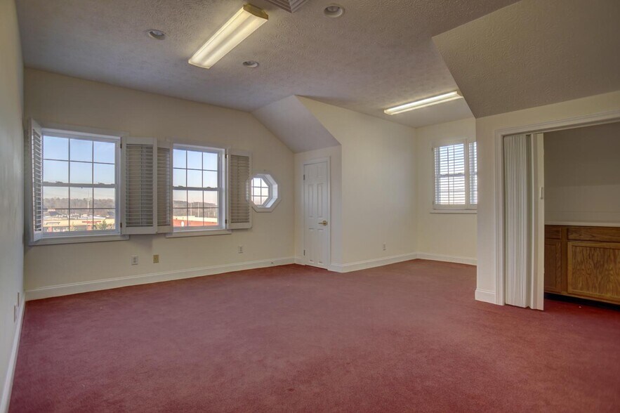 More Photos Of 100 Colony Park Dr, Cumming Bank For Sale
