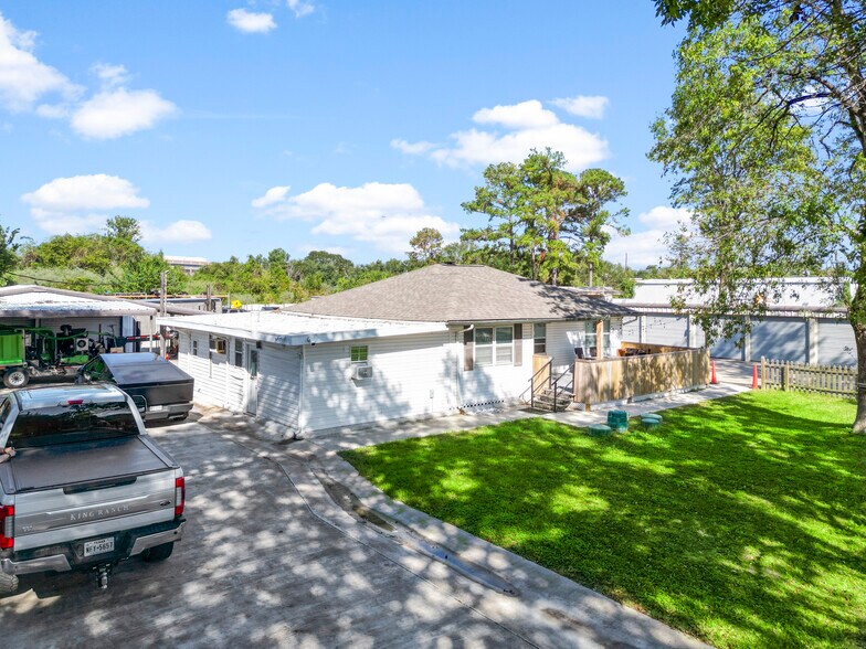 More Photos Of 9902 Franklin Rd, Houston Self Storage For Sale