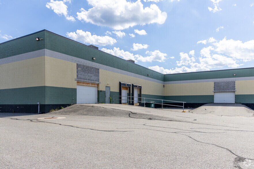 More Photos Of 111 Northeastern Blvd, Nashua Self Storage For Lease