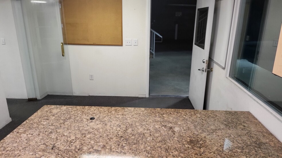 More Photos Of 303 Kansas Ave, Henderson Service For Lease