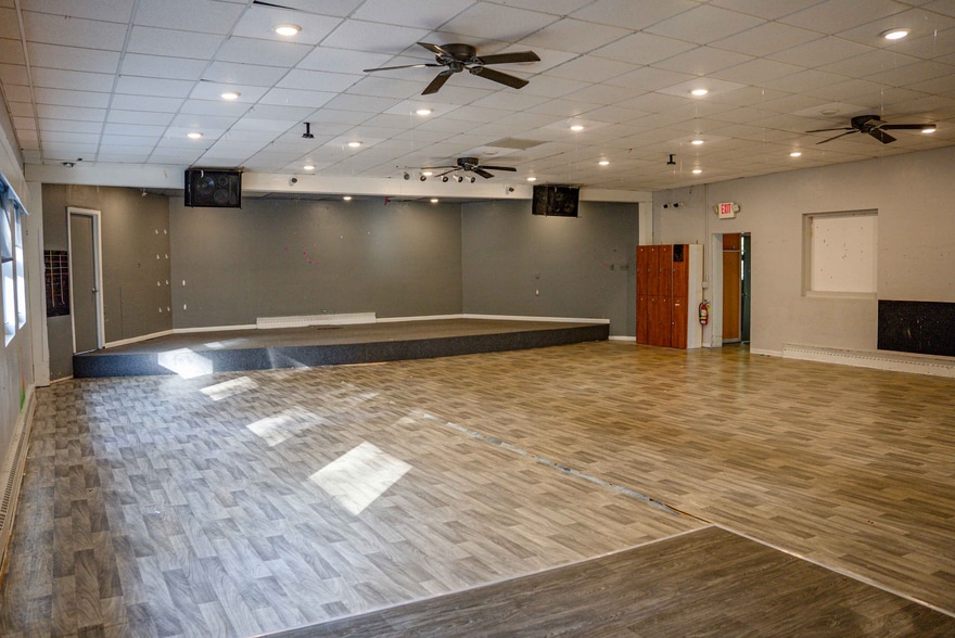 More Photos Of 157 Wadsworth Rd, Wadsworth Religious Facility For Lease